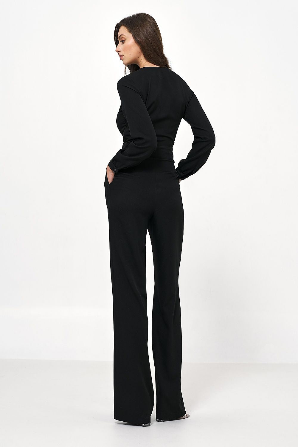 Model showcasing the Nife Elegant Jumpsuit in a stylish setting, emphasizing its versatility and flattering silhouette for all occasions.