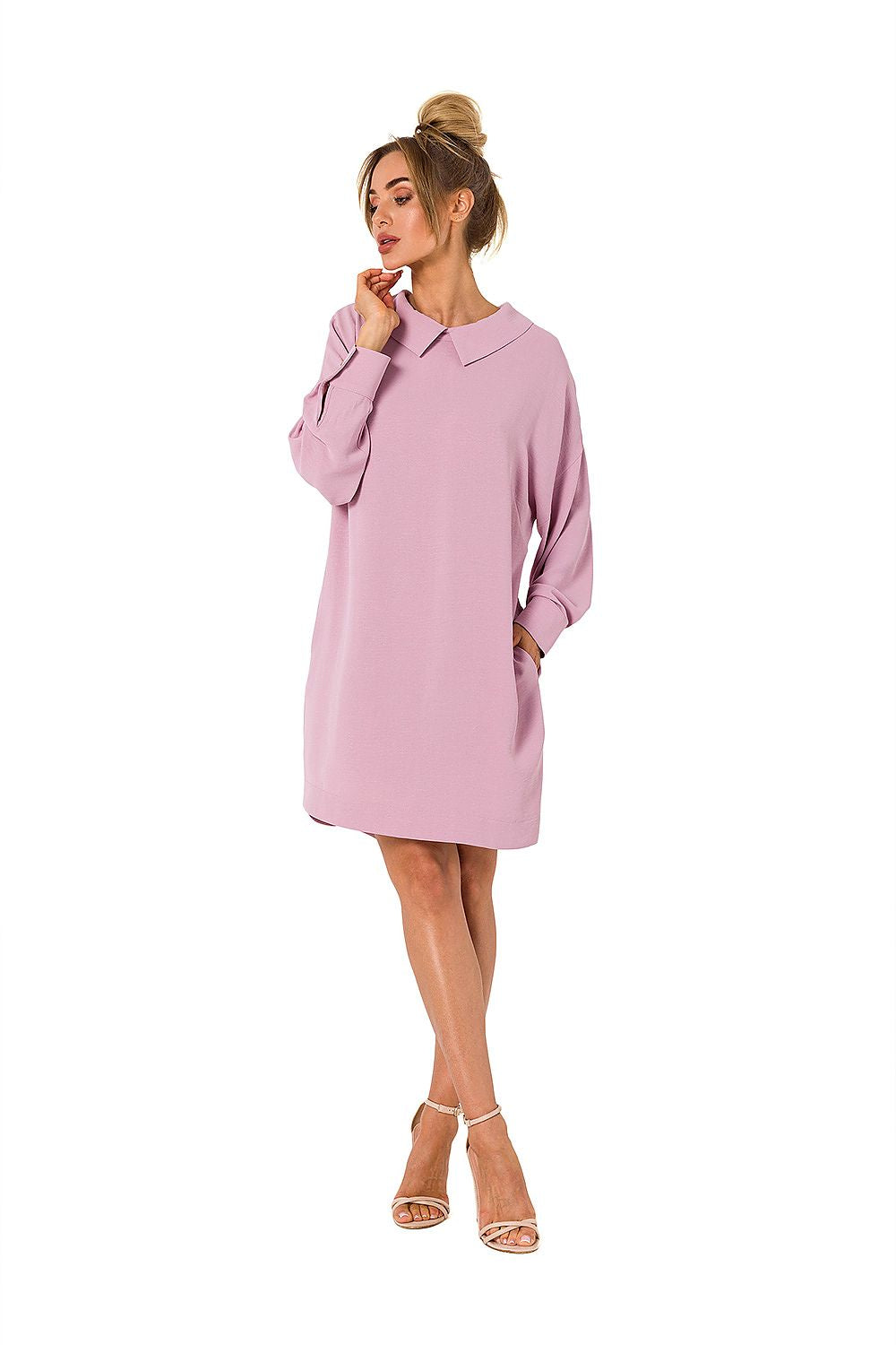 Chic luxury daydress by Moe featuring a loose fit, long sleeves, and an elegant collar in soft pink, perfect for relaxed yet stylish occasions.
