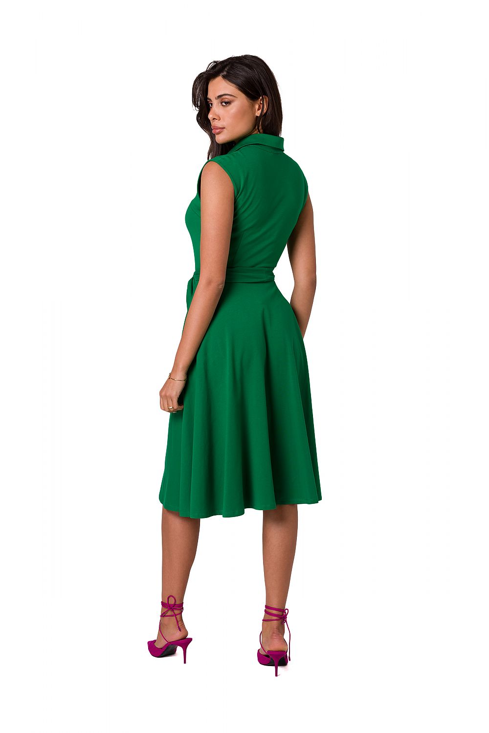 Elegant sleeveless daydress with collar and flared bottom in lush green, ideal for warm weather, by BeWear.