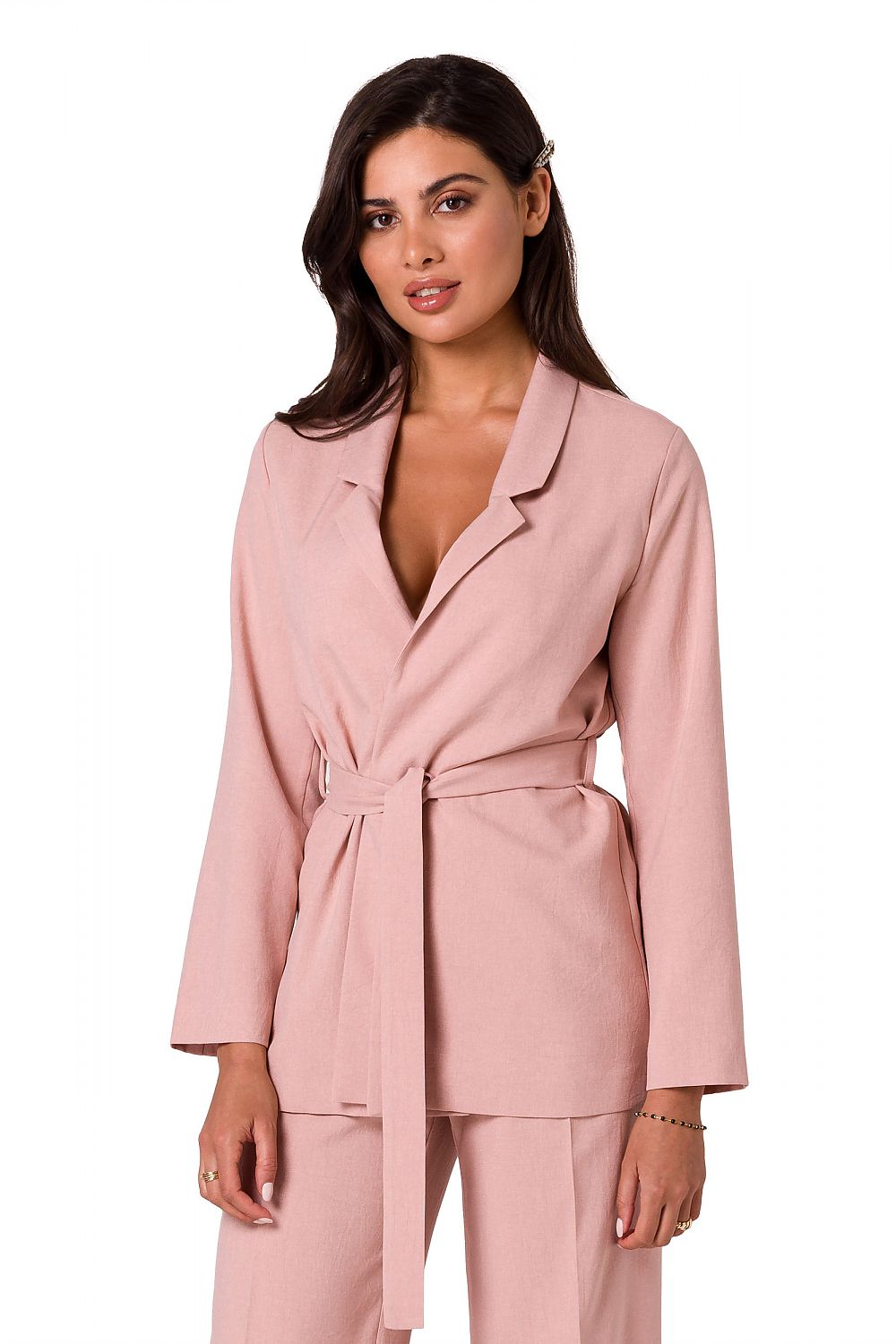 Chic close-up of a woman in a soft pink lightweight unbuttoned summer jacket with a stylish belt from BeWear, highlighting a luxurious look.