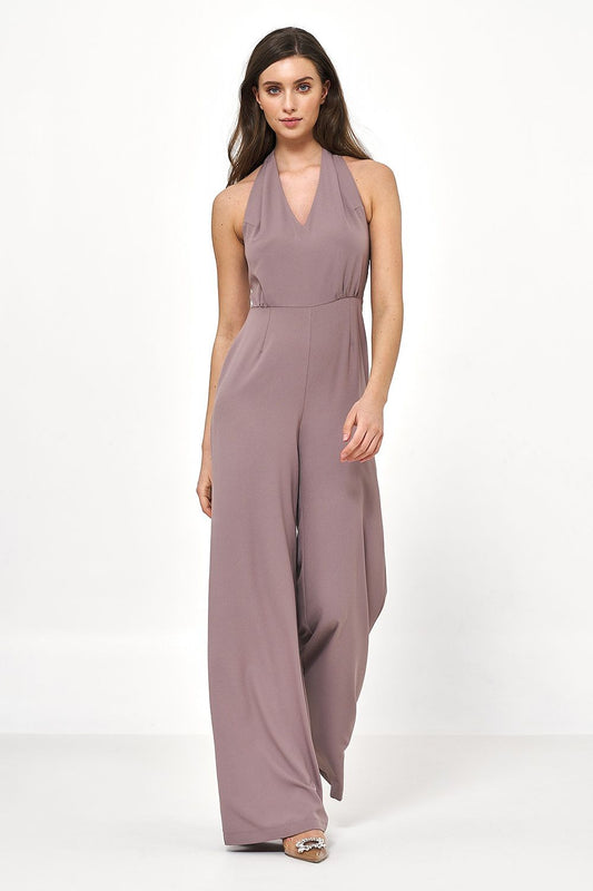 Elegant backless jumpsuit from Nife featuring a fitted neckline and wide-leg pants, designed for effortless style, perfect for both casual and formal occasions.