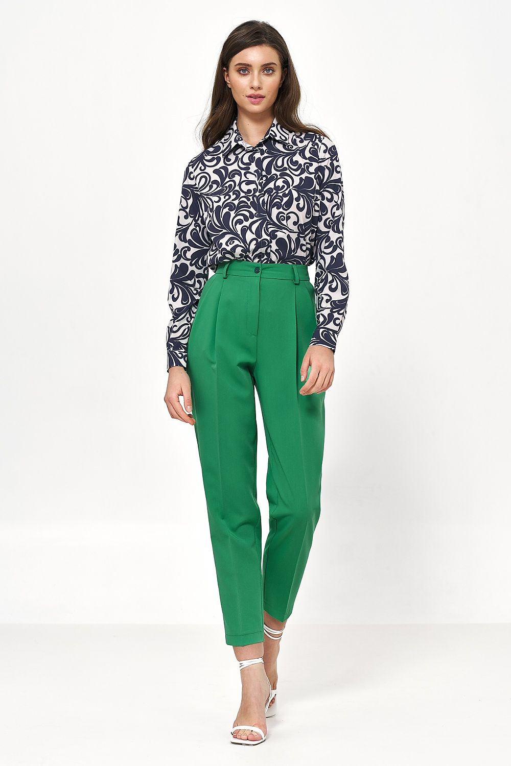 Sophisticated women's high-waisted balloon pants in vibrant green, styled elegantly with a pattern blouse by Nife, perfect for professional and chic occasions.