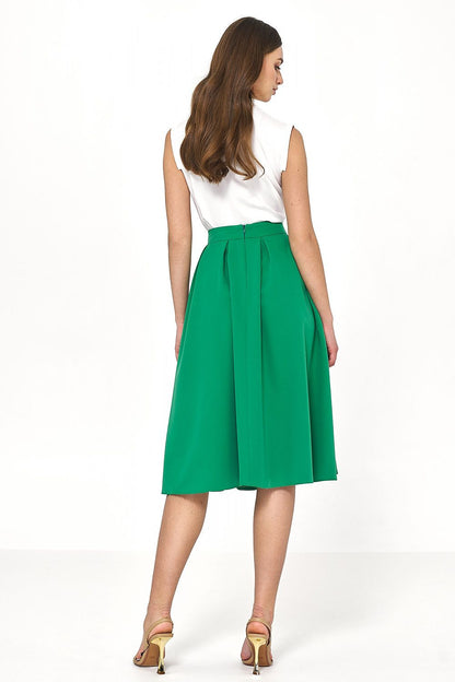 Elegant green flared midi skirt by Nife shown from the back, featuring a high-quality viscose blend for a sophisticated look. Perfectly styled for a soft-office aesthetic, highlighting its graceful silhouette.