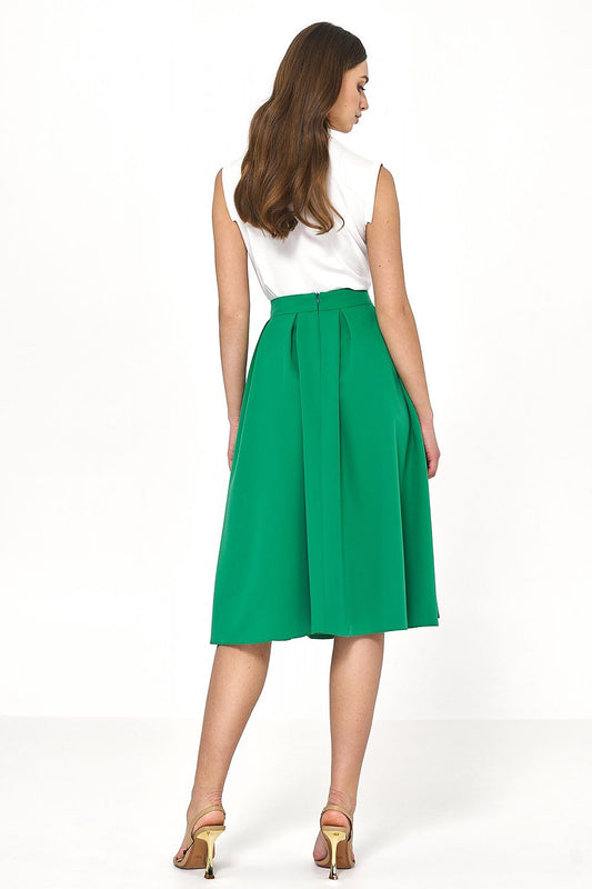 Elegant green flared midi skirt by Nife shown from the back, featuring a high-quality viscose blend for a sophisticated look. Perfectly styled for a soft-office aesthetic, highlighting its graceful silhouette.