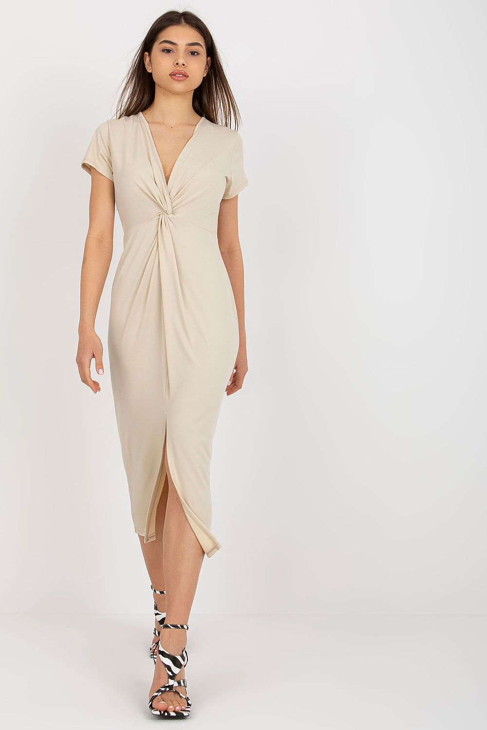 Elegant straight cut daydress with a heart neckline, featuring short sleeves and a decorative crease, designed by Italy Moda, perfect for effortless luxury.
