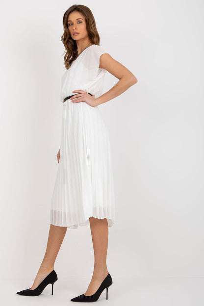 Chic side view of an Italy Moda cocktail dress with pleated skirt and black belt, presented on a model for an elegant look at formal occasions.