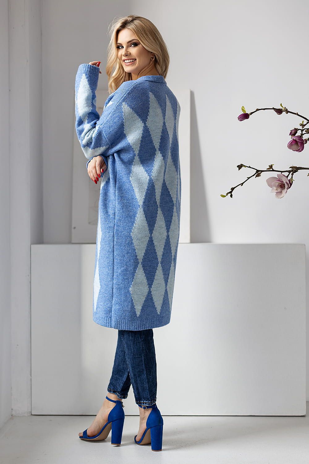 Elegant rear view of a blue geometric pattern cardigan by PeeKaBoo, showcasing a relaxed fit, paired with trendy jeans, ideal for fashionable layering.
