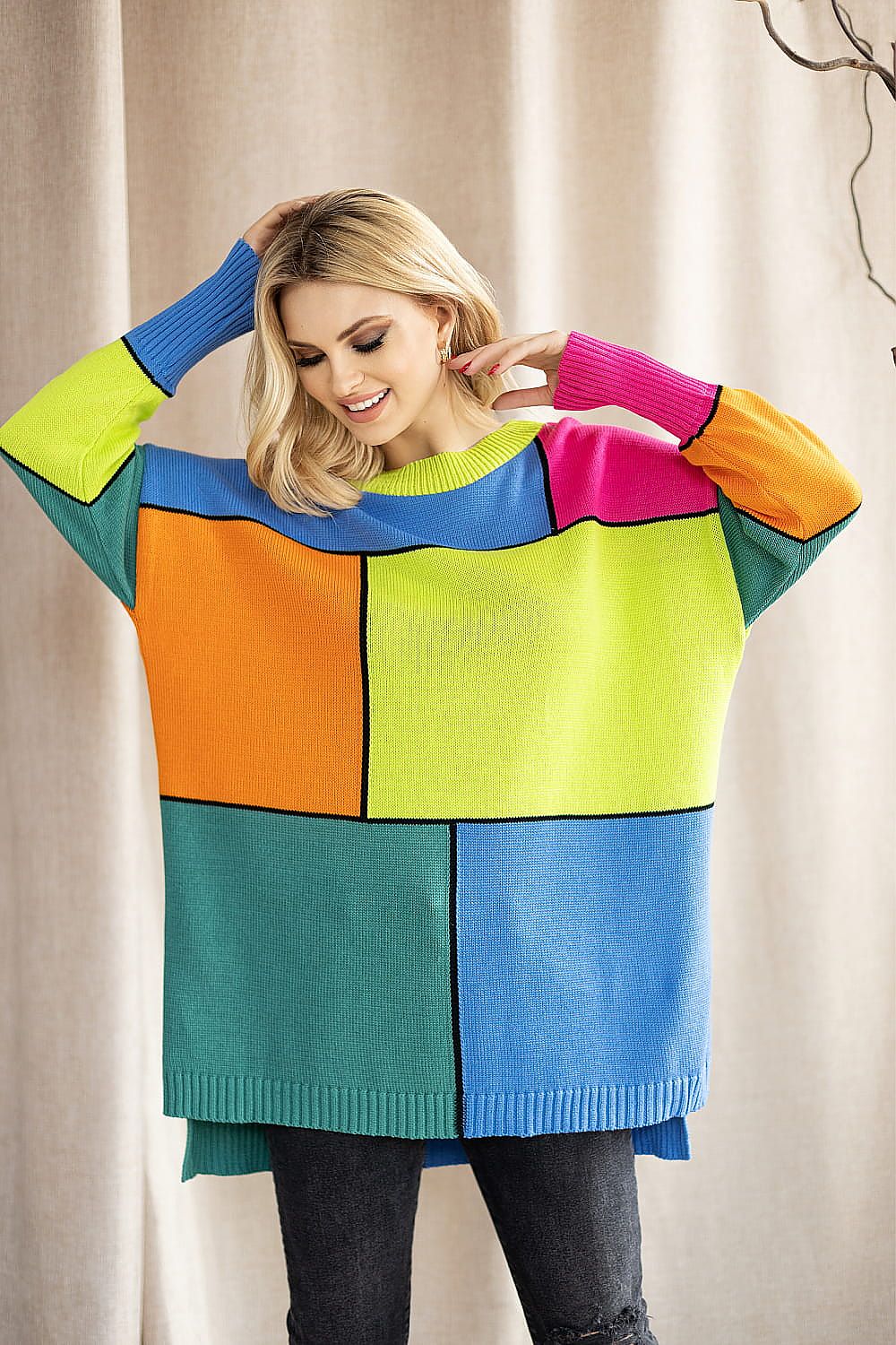 Discover the luxurious style of the PeeKaBoo Colour Block Loose-Fitting Sweater, featuring an eye-catching colour block pattern and comfortable fit, ideal for chic casual occasions.