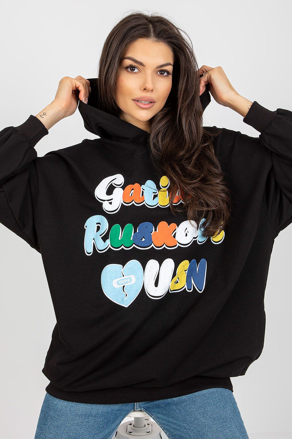 Chic black women's hooded sweatshirt from Fancy, with a stylish front inscription and oversized fit, ideal for a fashionable yet comfortable outfit.