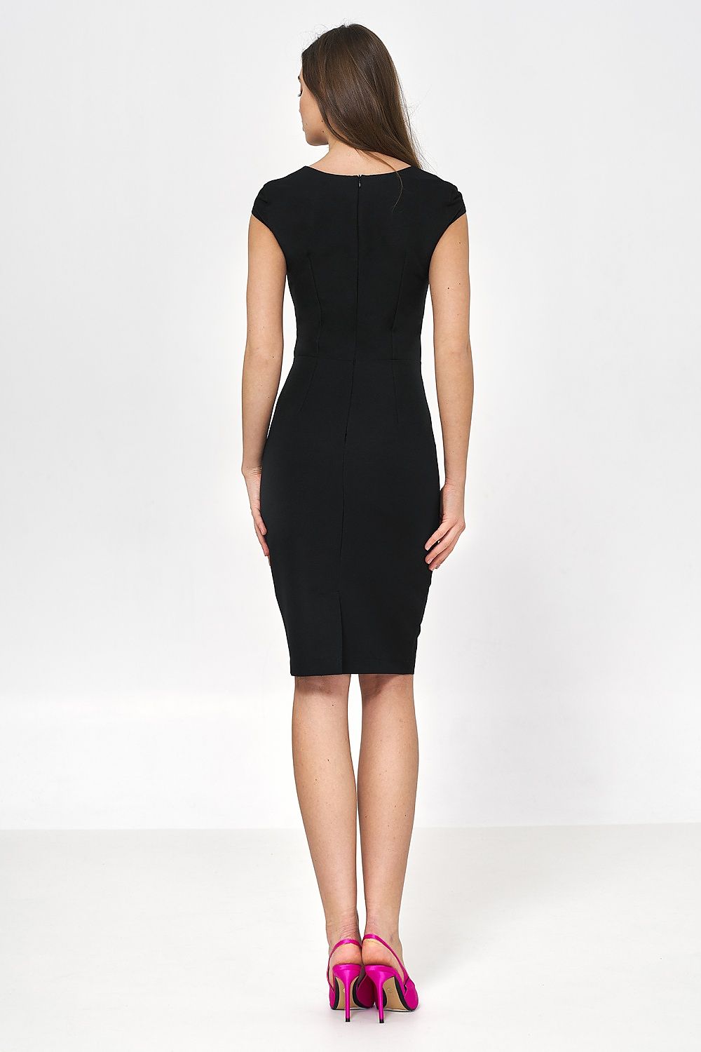 Back view of Nife pencil dress, revealing sleek design and fitted silhouette, accentuated by the model's elegant stance.
