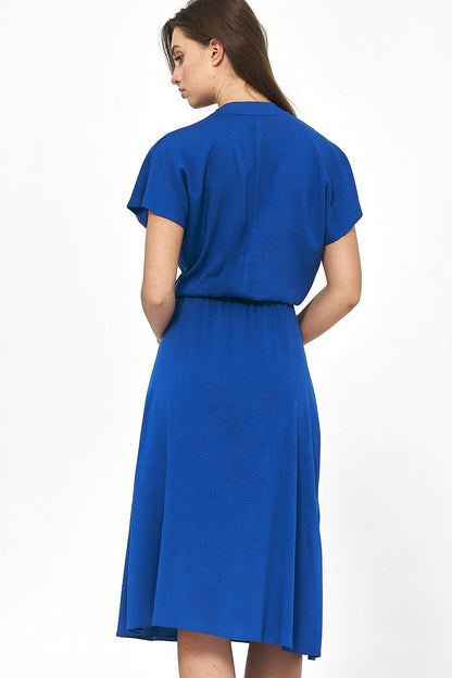 Back view of Nife's luxurious blue viscose daydress, elegantly designed with flutter sleeves and an envelope neckline for sophisticated summer wear.