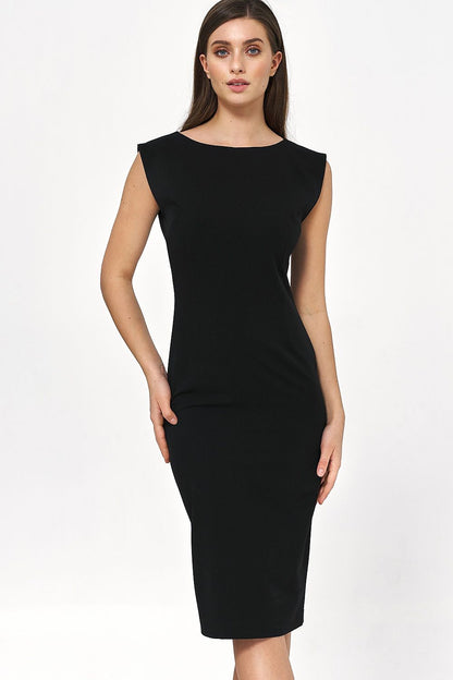 Elegant knee-length black bodycon dress by Nife featuring a classic round neckline, perfect for formal occasions.