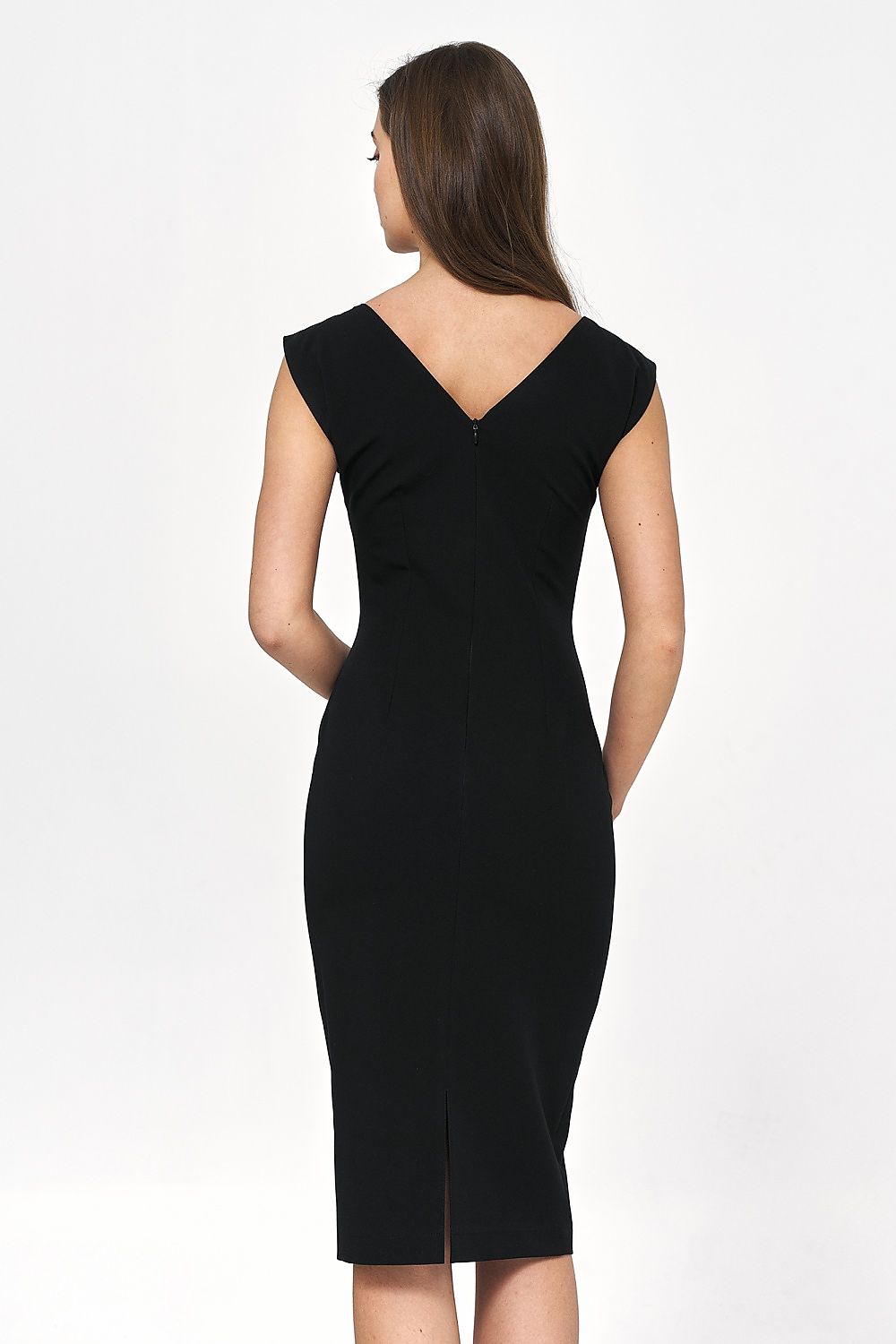 Stylish black bodycon dress by Nife, highlighting a stunning V-back design, ideal for evening wear.