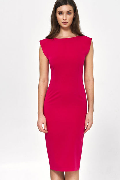 Vibrant pink bodycon dress by Nife with a refined round neck, exuding elegance for special events.