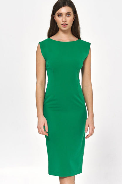 Chic green knee-length bodycon dress by Nife, showcasing a classic round neck and a fitted style for a sophisticated look.