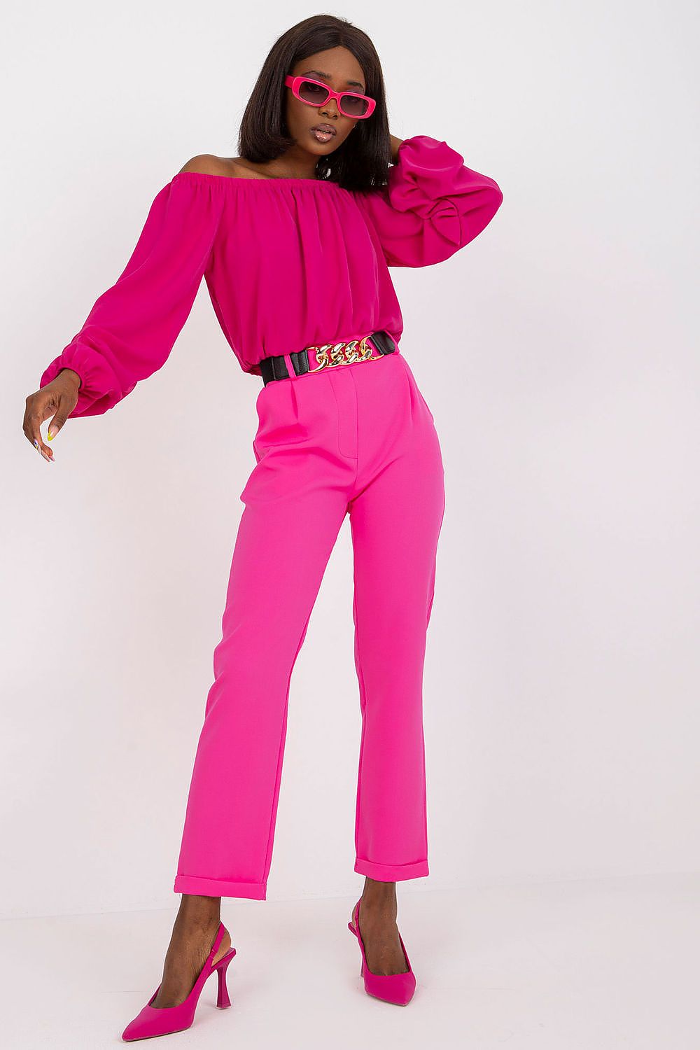 Luxury women’s high rise trousers by Italy Moda, styled with a vibrant pink blouse and matching accessories, showcasing a chic look.