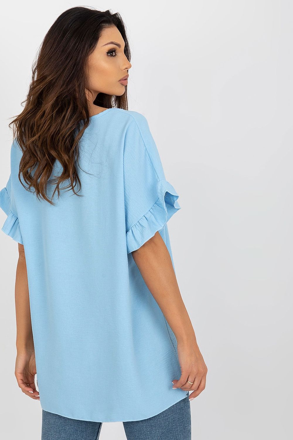 Back view of Italy Moda loose-fit blouse in light blue, highlighting the frill details on the sleeves and the elegant cut for a sophisticated look.