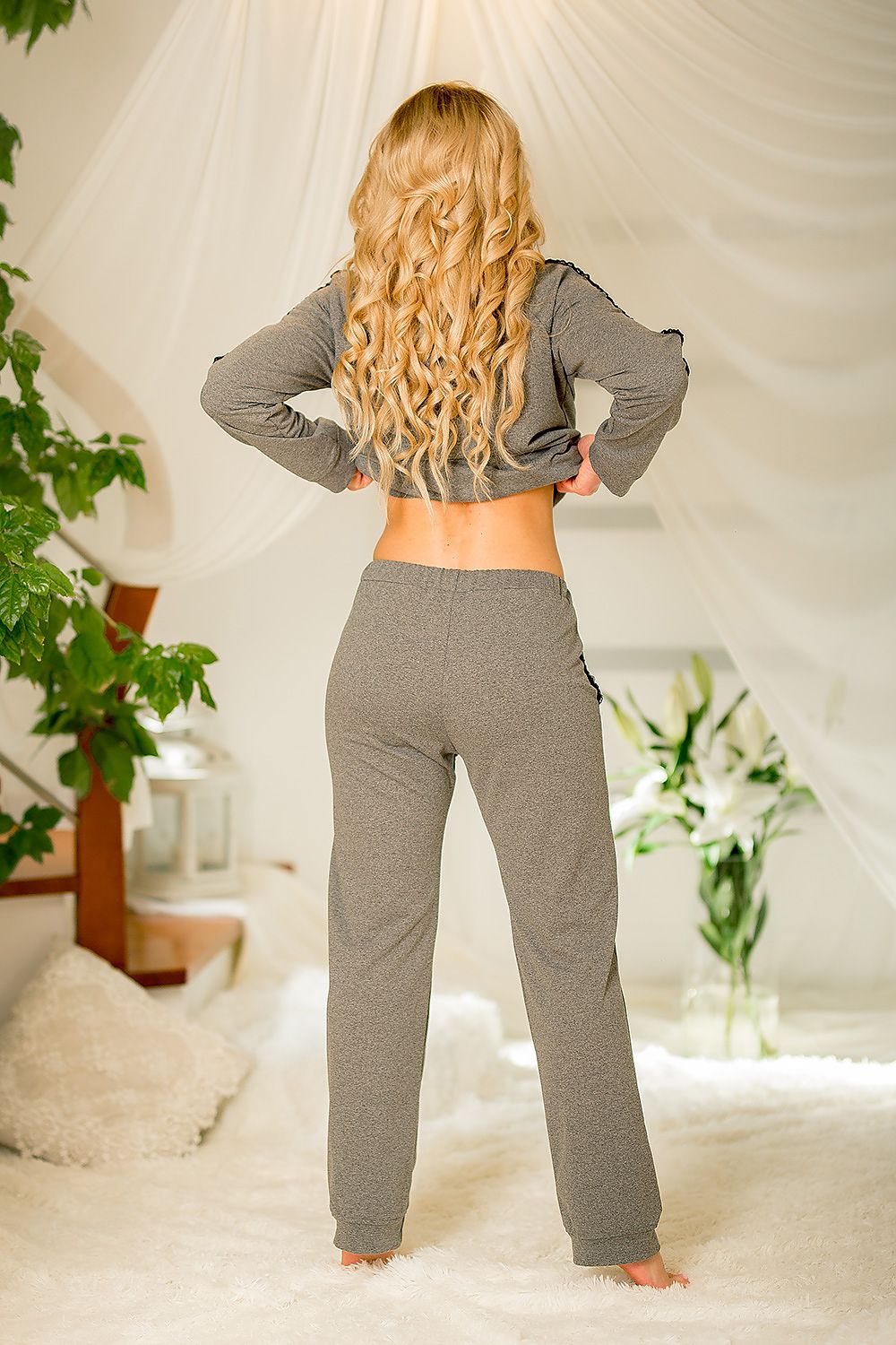 Versatile Kalimo Antao tracksuit trousers in a refined cotton blend, ideal for casual outings or workouts, offering both elegance and practicality.