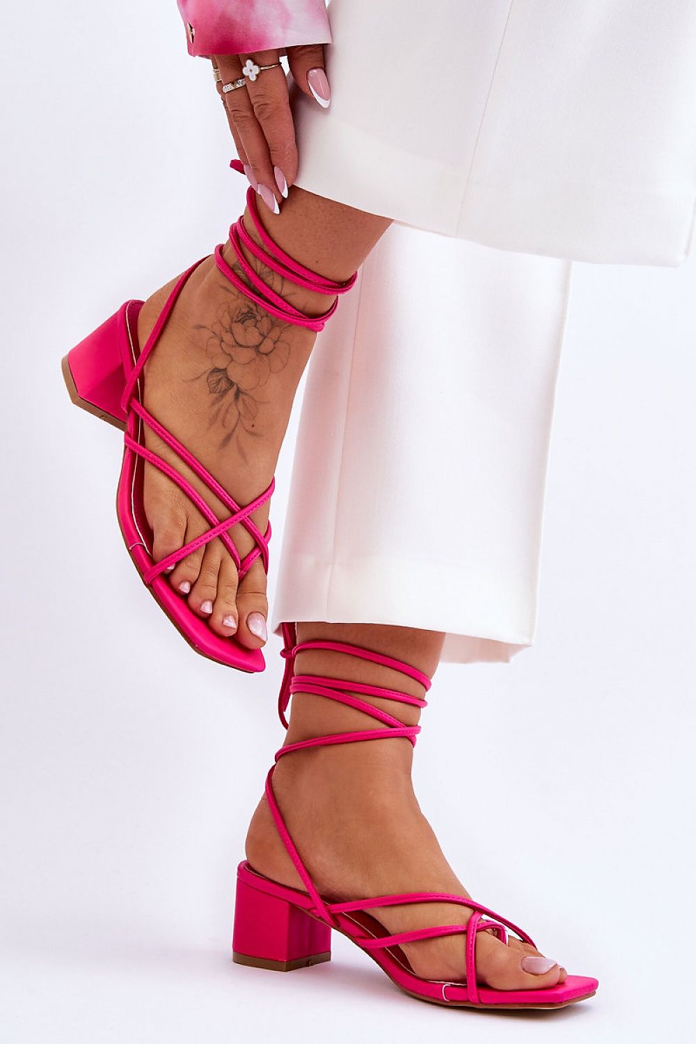 Sophisticated strappy sandals by Step in style featuring an airy flip flop design with delicate thin straps and a stylish 5 cm heel, perfect for elevating any summer outfit.
