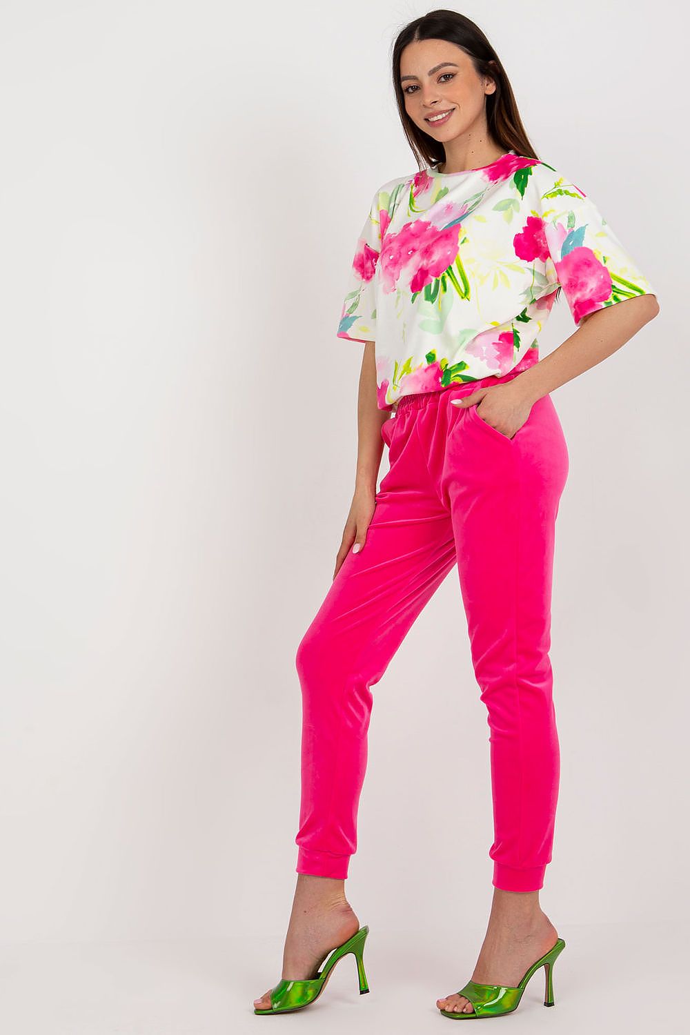 High-waisted pants with slip pockets by Rue Paris, crafted from soft cotton and spandex for a chic look.