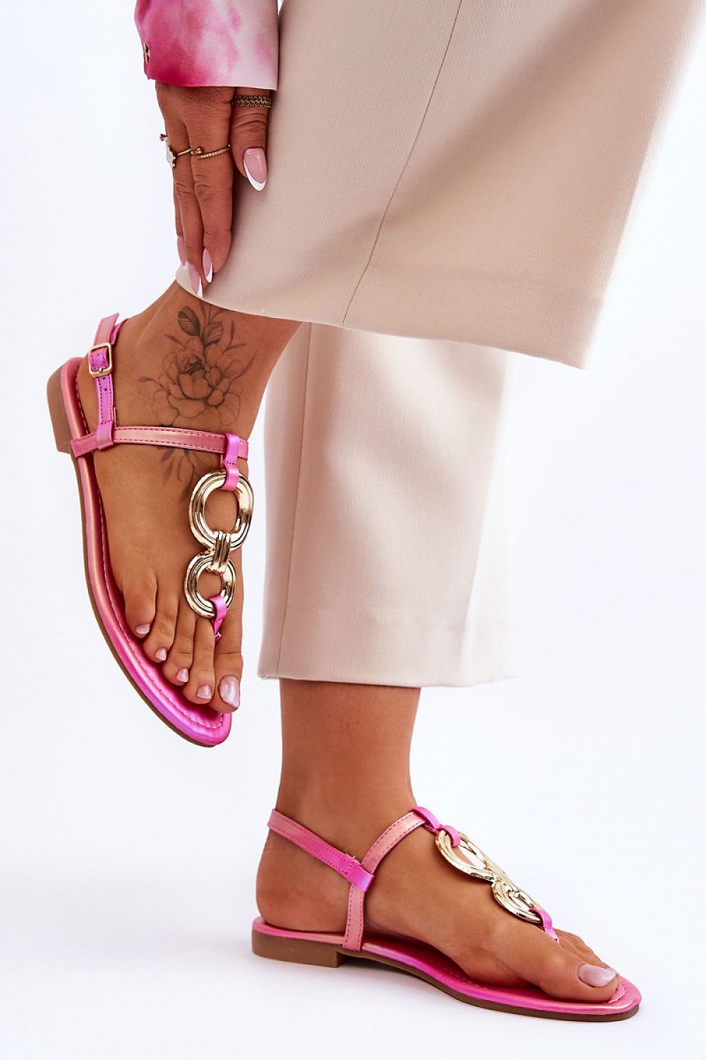 Luxury Step In Style women's sandals made of artificial leather with a 1.5cm heel, designed for comfort and elegance.