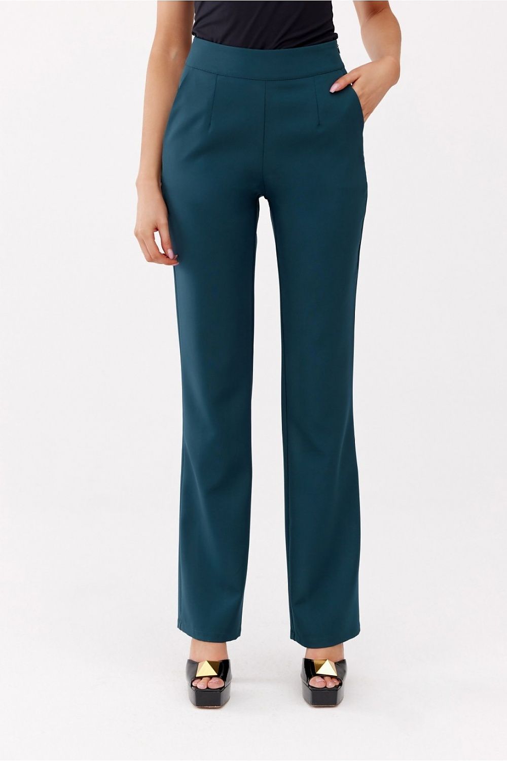 Elegant Roco Fashion women's straight trousers tailored fit with elastic polyester material, featuring side pockets for a sophisticated look suitable for any occasion.
