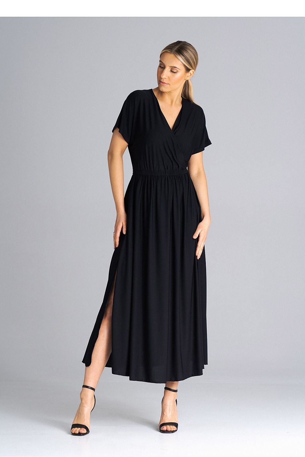 Stylish Figl daydress with a crinkled waist design highlighting comfort and sophistication.