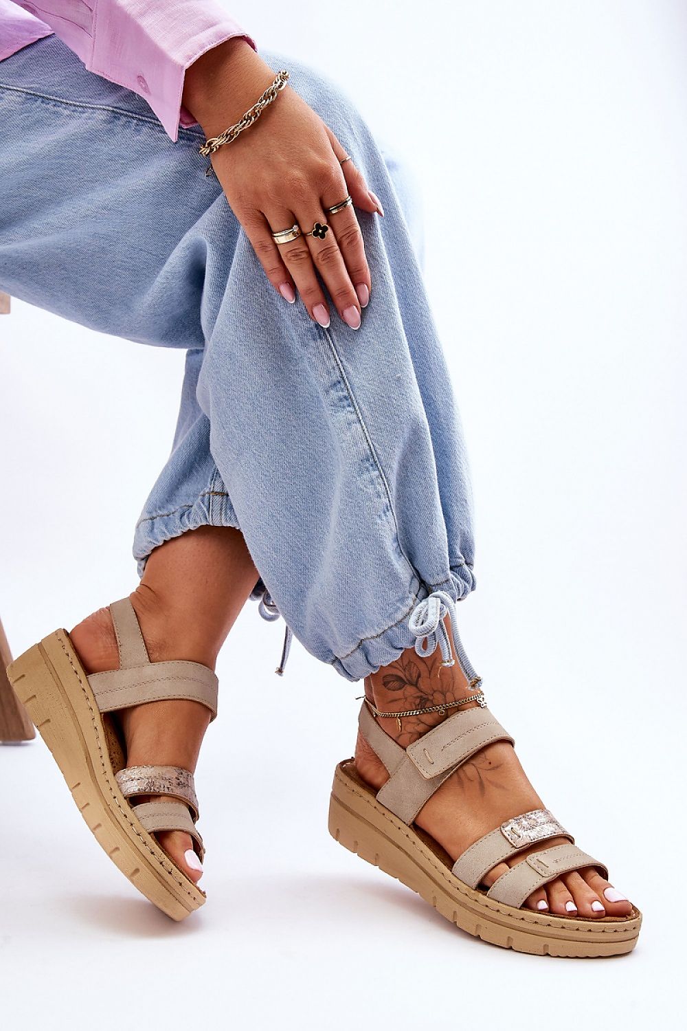 Elegant comfort in a pair of Step in Style's luxury women's sandals with Velcro fastening, perfect for the summer season.