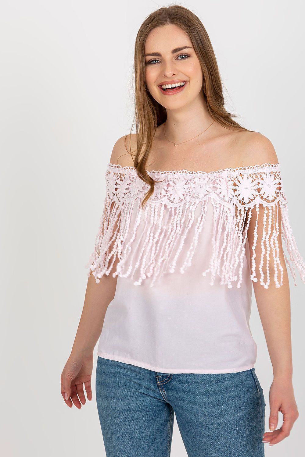 Model wearing the elegant summer blouse by AT with a Spanish-style neckline, ideal for summer fashion and casual outings.