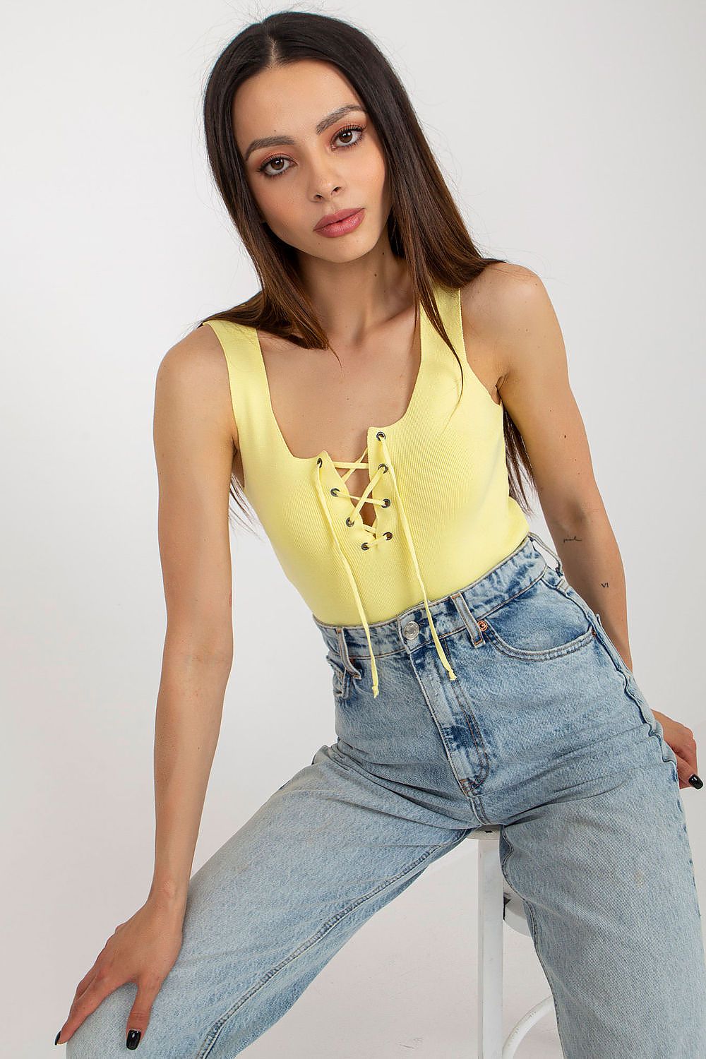 Close-up view of the laced neckline on the luxurious strapless summer t-shirt by Badu, ideal for stylish summer outings.