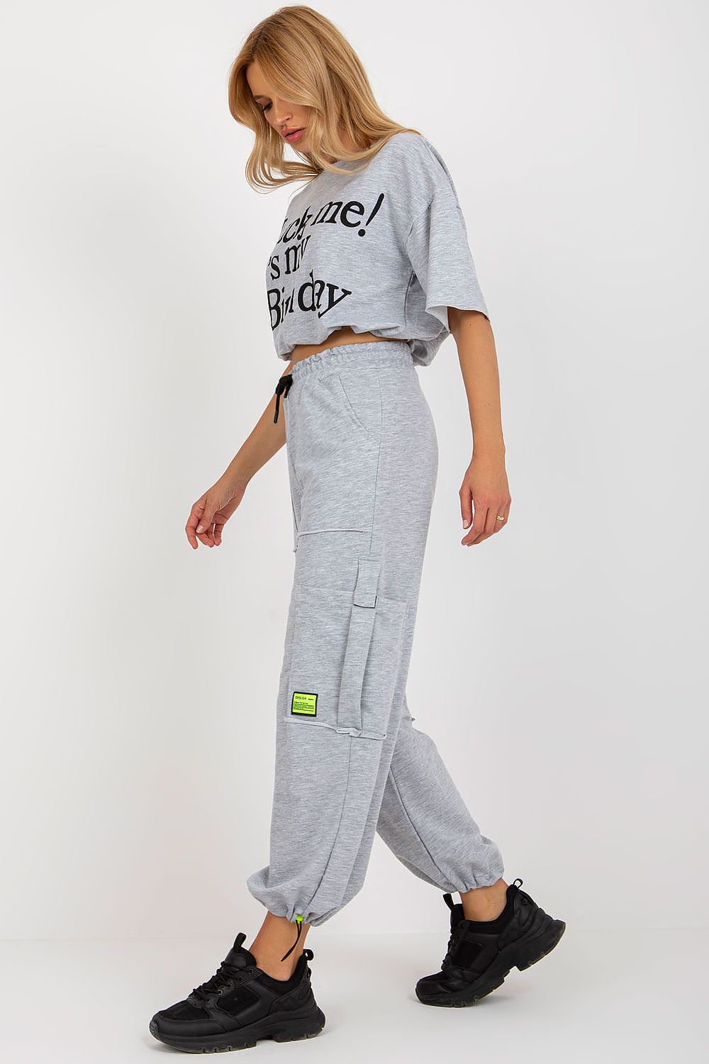 Detail of the Badu cotton tracksuit set emphasizing the tie waist feature of the long pants, combining style with functionality.