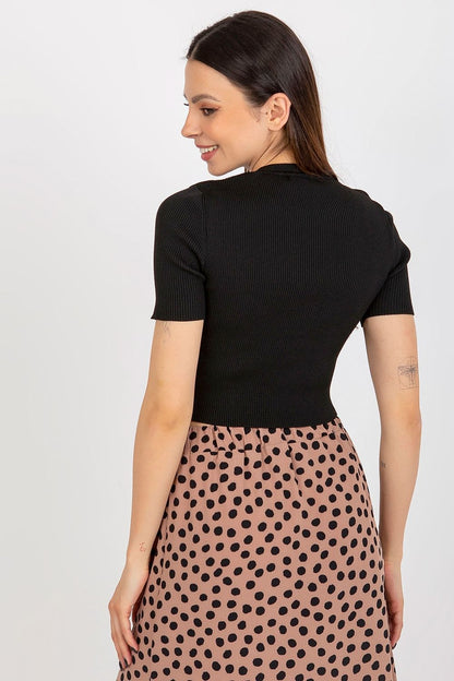 Close-up of Badu women's short ribbed blouse, showcasing the texture of high-quality polyester fabric and the sophisticated round neckline design.