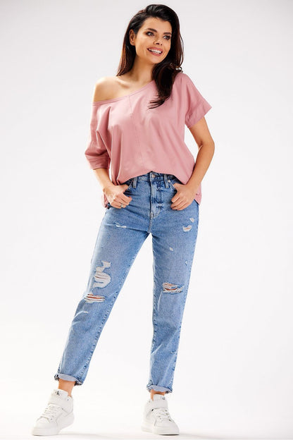 Detail view of the fit and length of the Luxury Loose T-Shirt from Infinite You, showcasing EU size 0 dimensions for an elegant silhouette.