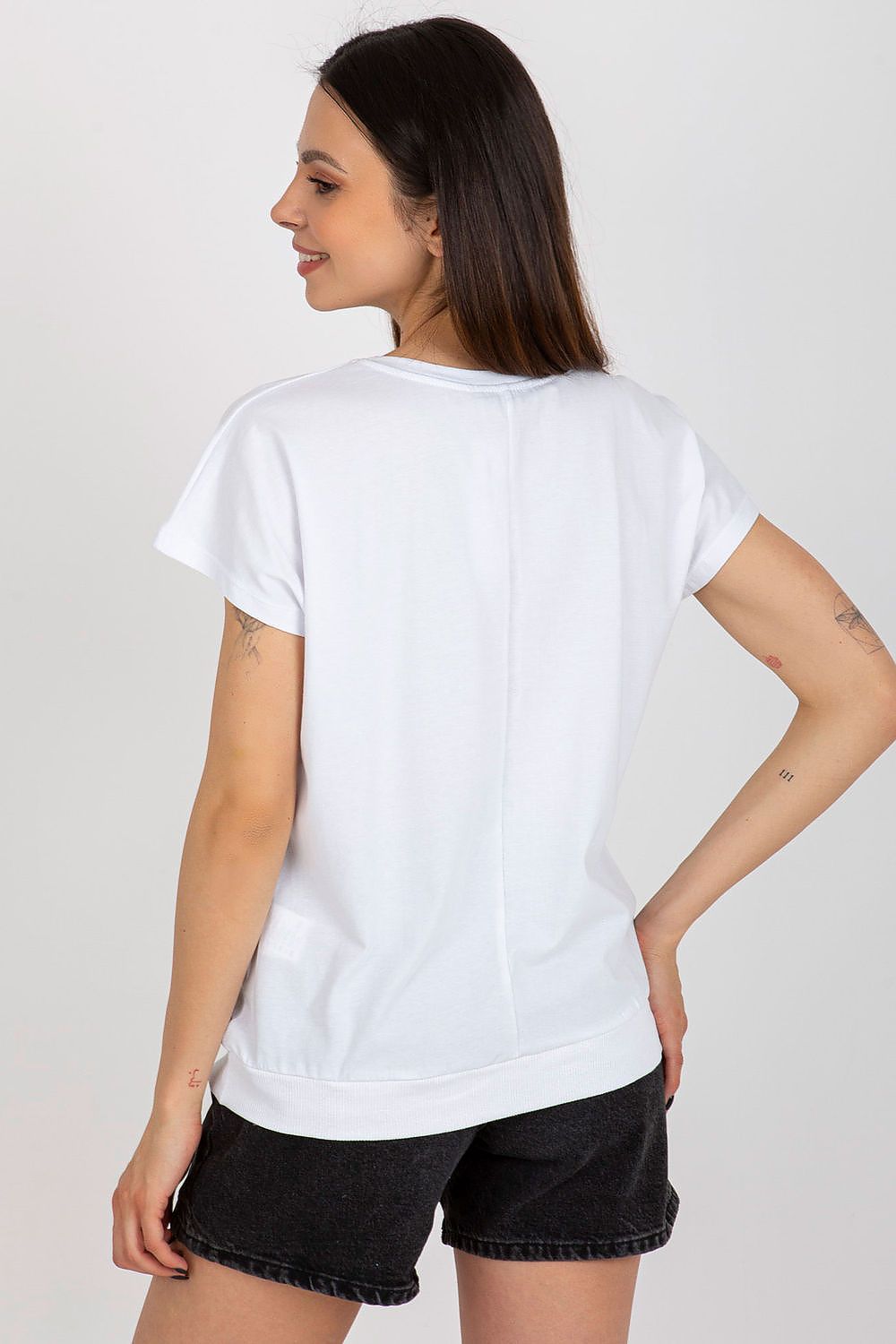 Stylish model wearing the Rue Paris cotton blouse with a round neckline, embodying sophisticated elegance.