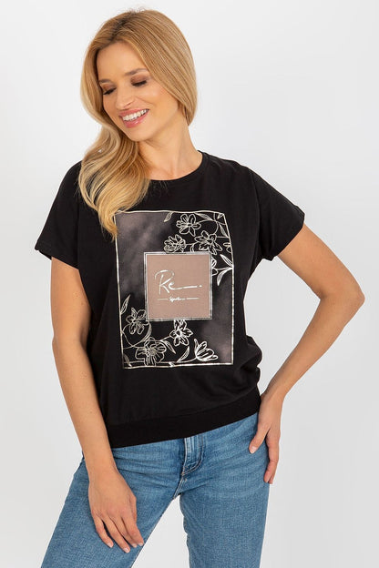 Side view of the Rue Paris blouse, illustrating its straight cut and stylish silhouette, perfect for a sophisticated look.