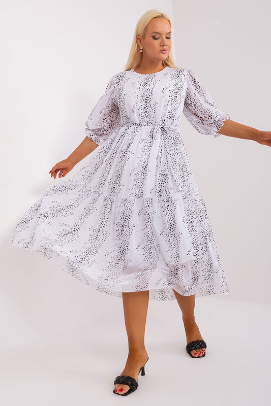 Elegant Lakerta plus size dress with 3/4 sleeves and a sophisticated round neckline, ideal for special occasions.