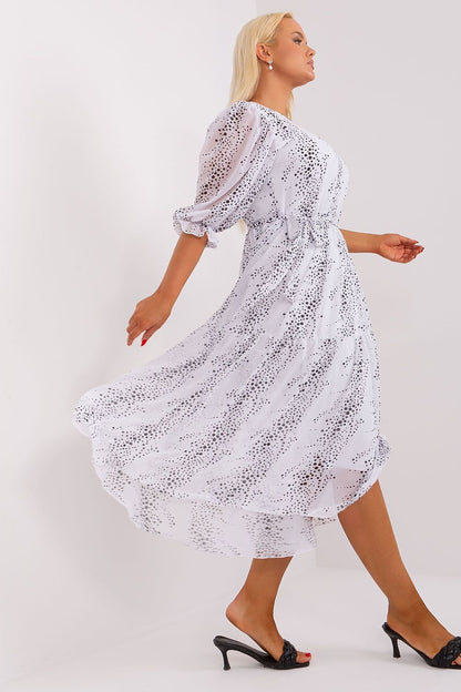 Luxurious Lakerta dress featuring a flattering tie waist and high-quality cotton-nylon blend fabric, perfect for curvier silhouettes.