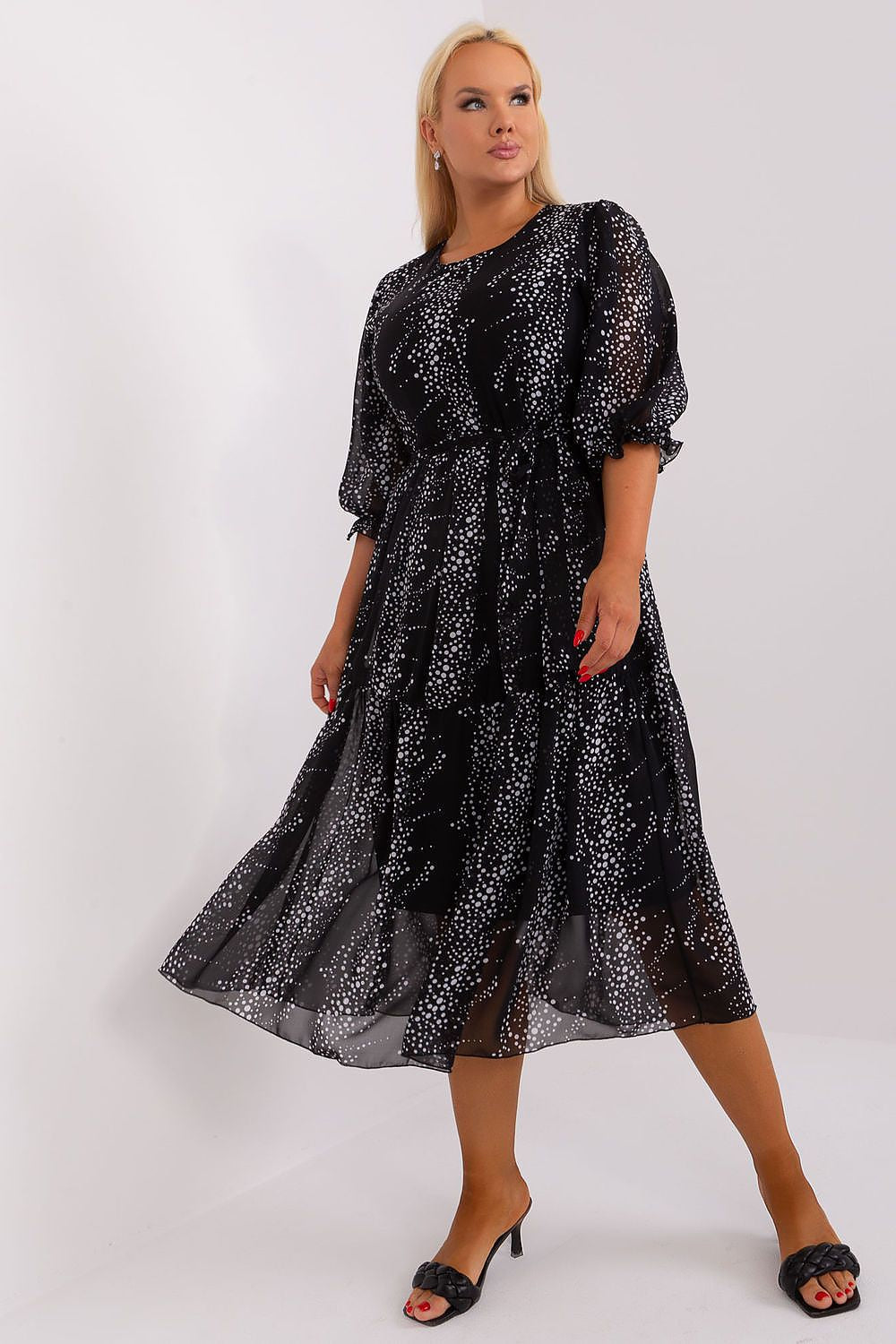 Chic Lakerta plus size dress with a refined round neckline and comfortable 3/4 sleeves, ideal for any upscale event.