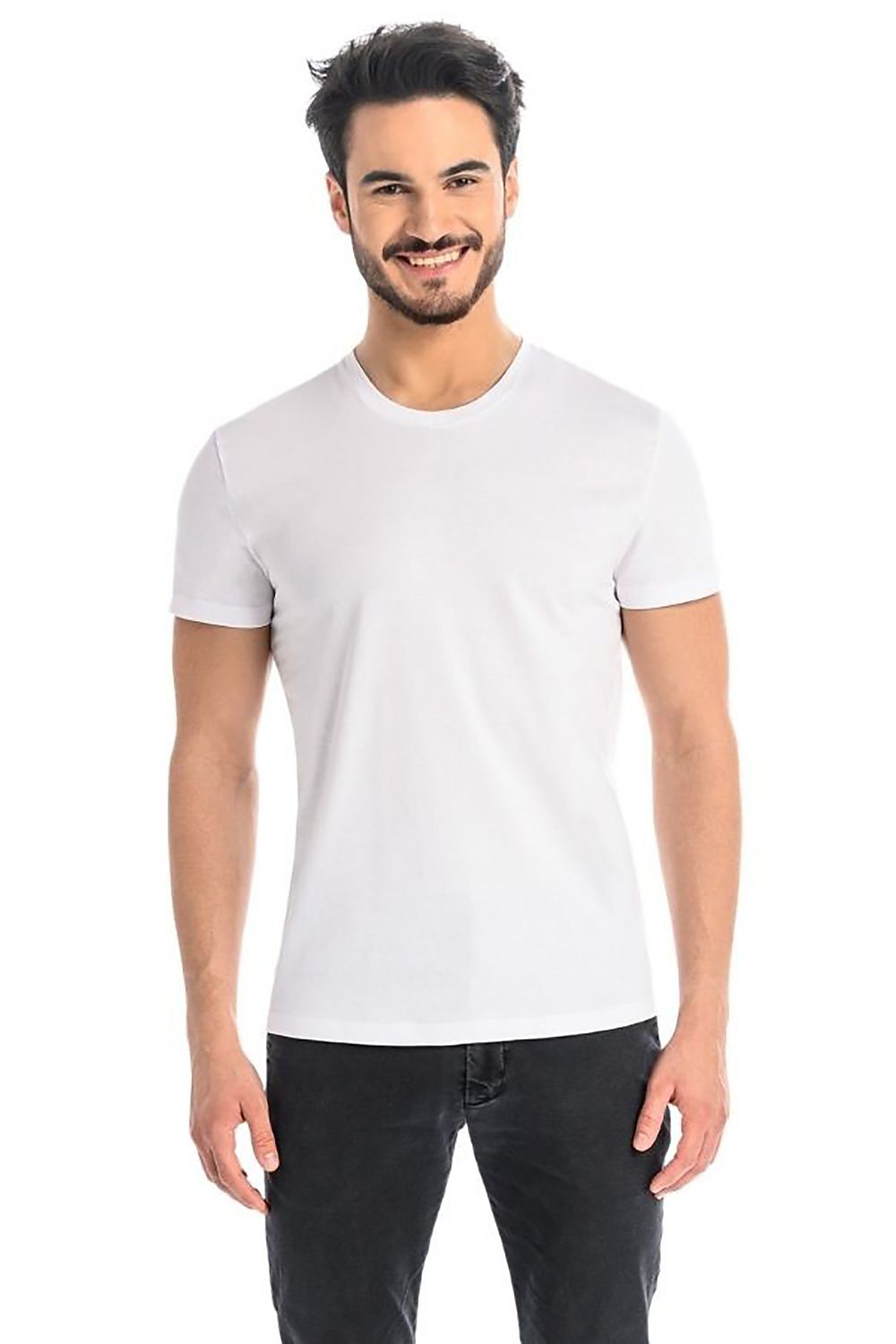 Elegant man wearing a classic white cotton T-shirt from Teyli, showcasing a comfortable slim fit and perfect for everyday style.