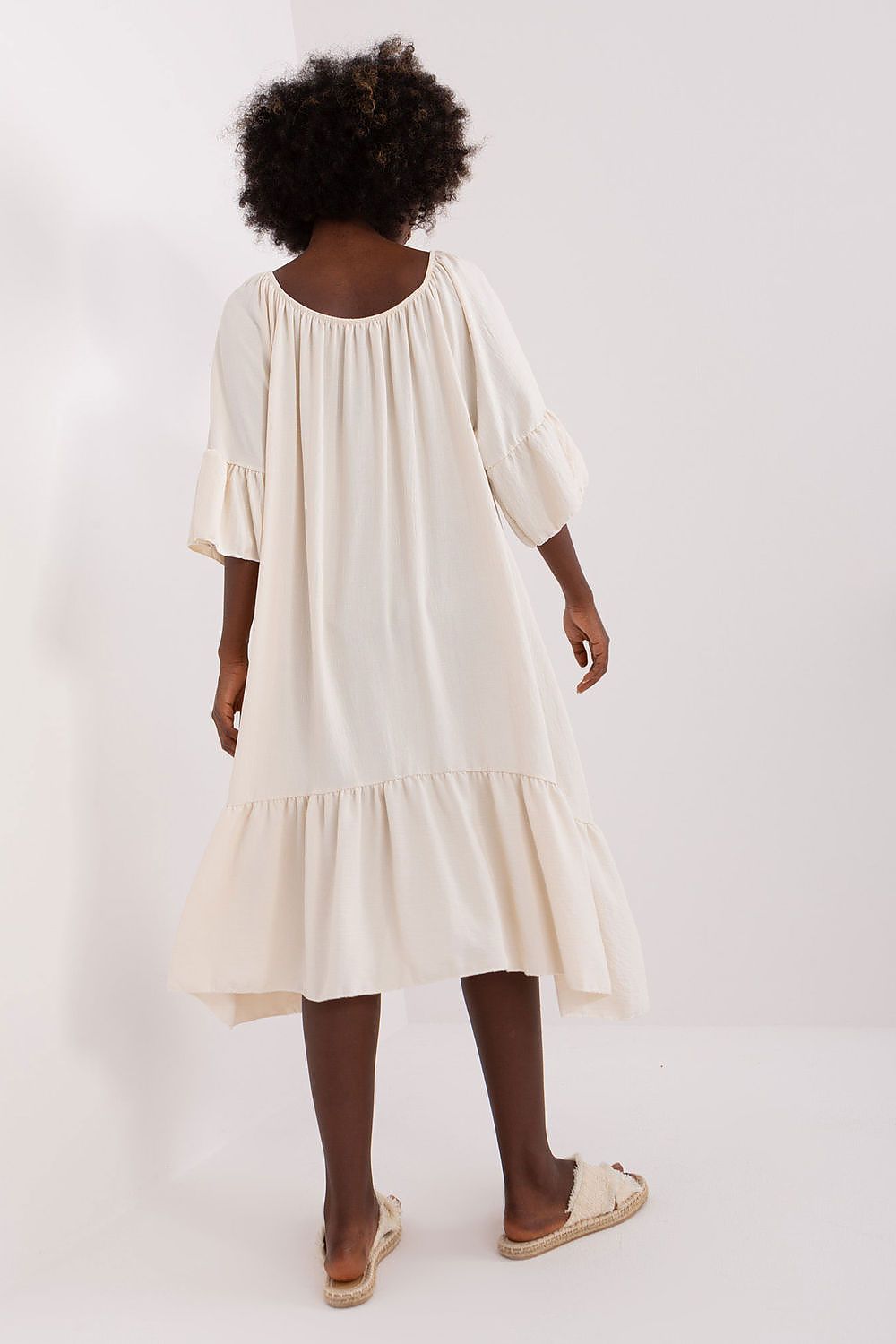 Luxurious loose fit summer dress from Italy Moda, with opulent 3/4 sleeves and a refined frill finish.