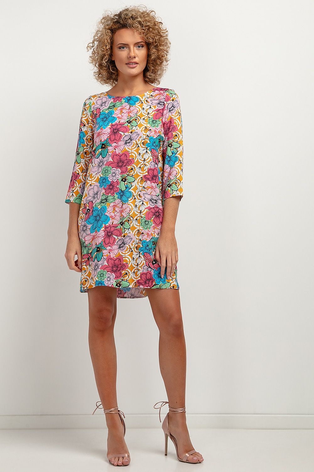 Elegant Tessita viscose daydress featuring unique patterns and a loose fit, ideal for effortless luxury style. Perfect for everyday wear and special occasions.