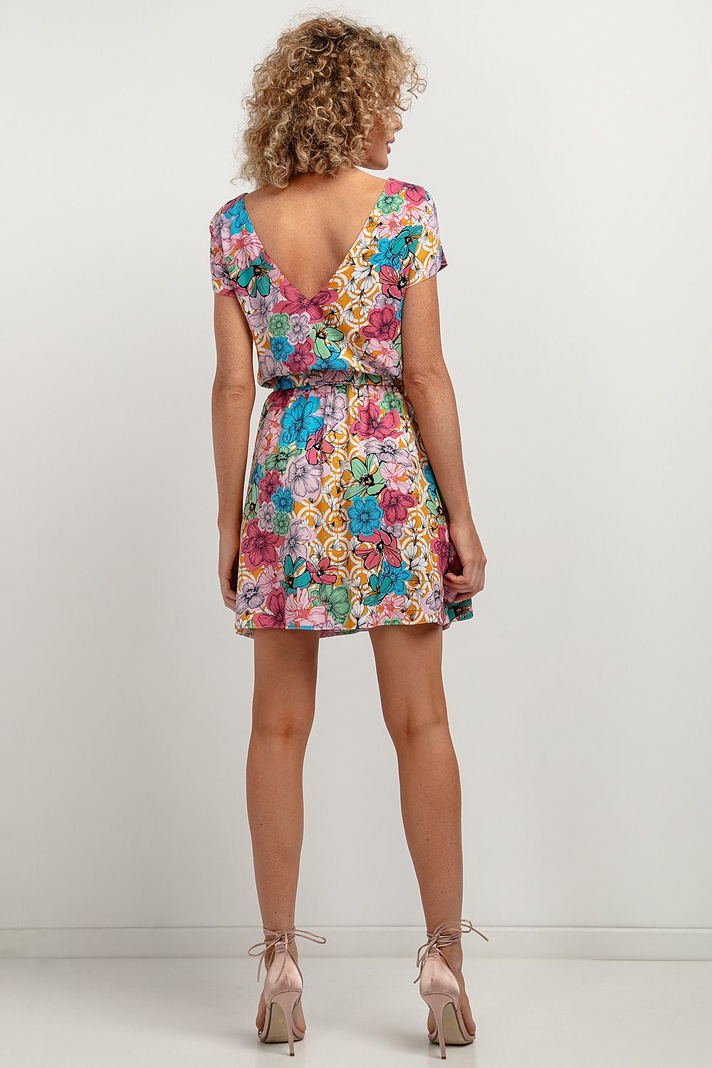 Stylish close-up of the floral patterns on the Tessita dress, emphasising the exquisite fabric details and elegant design.