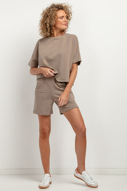 Stylish Tessita high-waisted shorts in quality knitted material, combining comfort and elegance for warm weather.