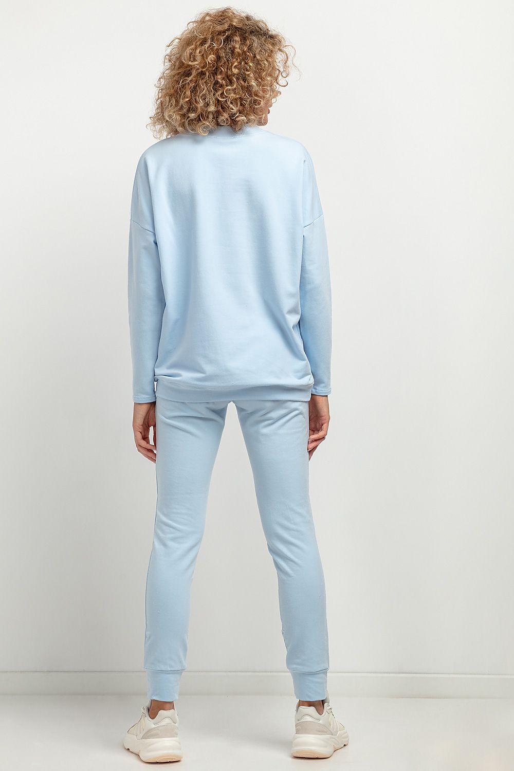Tessita elegant soft knit tracksuit trousers showcasing an elastic waistband and cuffs, perfect for luxury leisurewear.