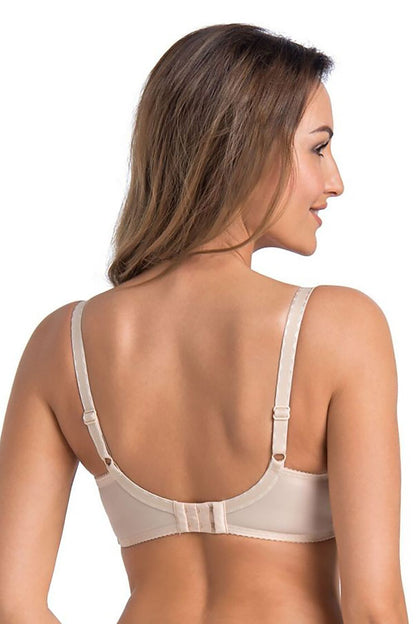 Elegant beige padded bra designed by Teyli, adorned with delicate rose lace and tailored for a perfect fitting under fitted clothing.
