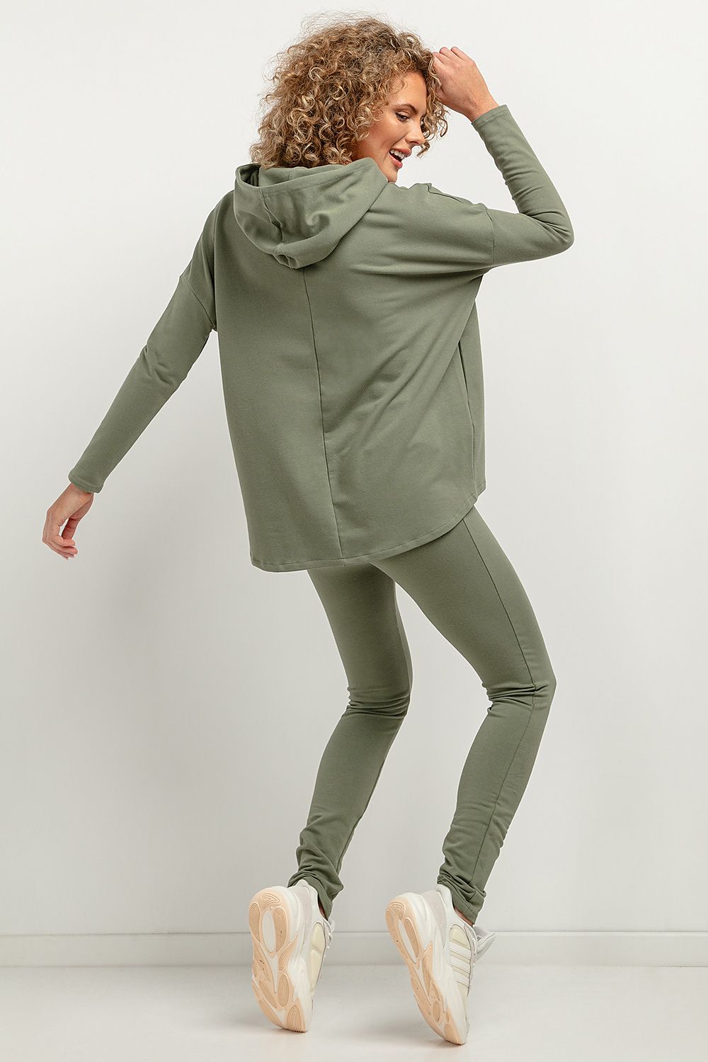 Luxurious Tessita women's long sweatshirt knit leggings showcasing a wide waistband, ideal for sports and autumn styling.