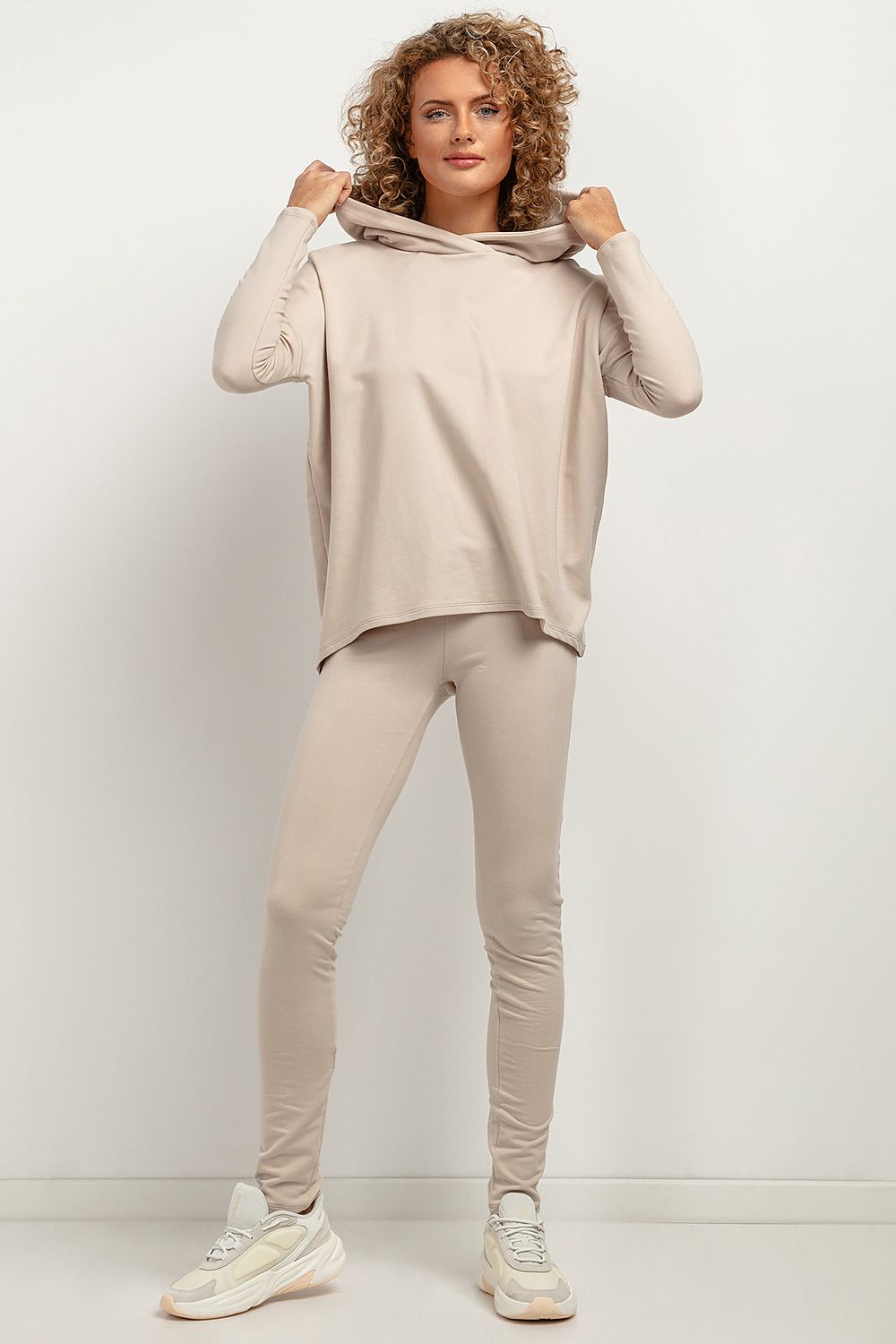 Sophisticated Tessita Women's Leggings combining soft sweatshirt knit with OEKO-TEX certification, designed for elegance and ease during autumn.