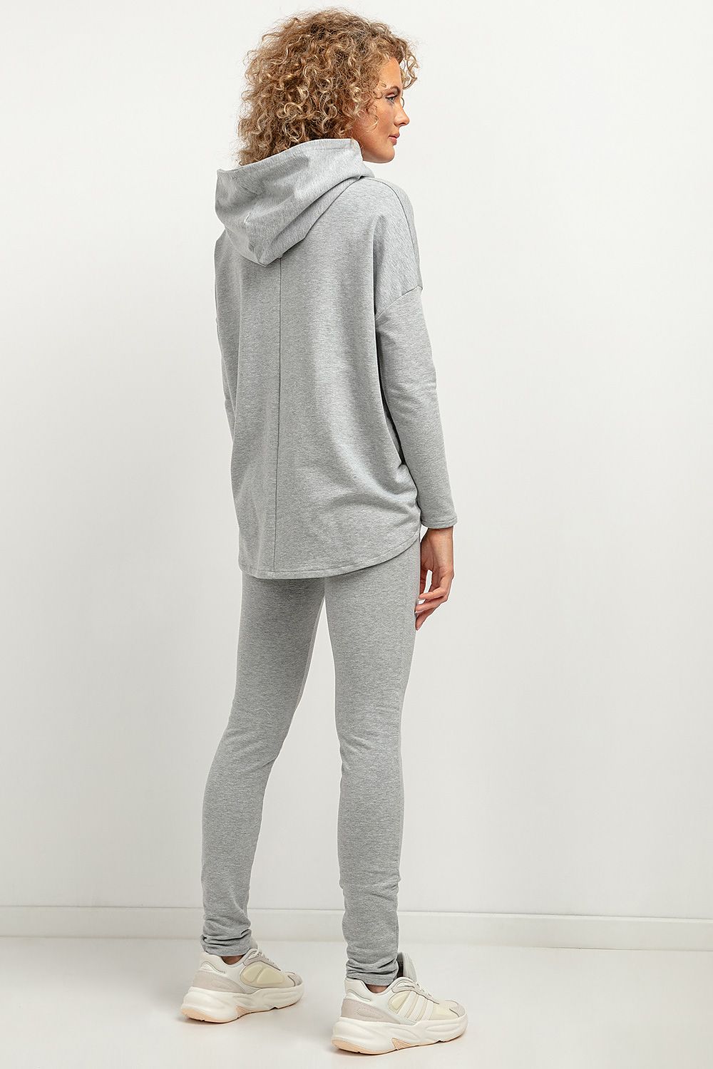 Tessita Women's Long Leggings displayed in a chic setting, demonstrating the perfect blend of comfort and fashion.