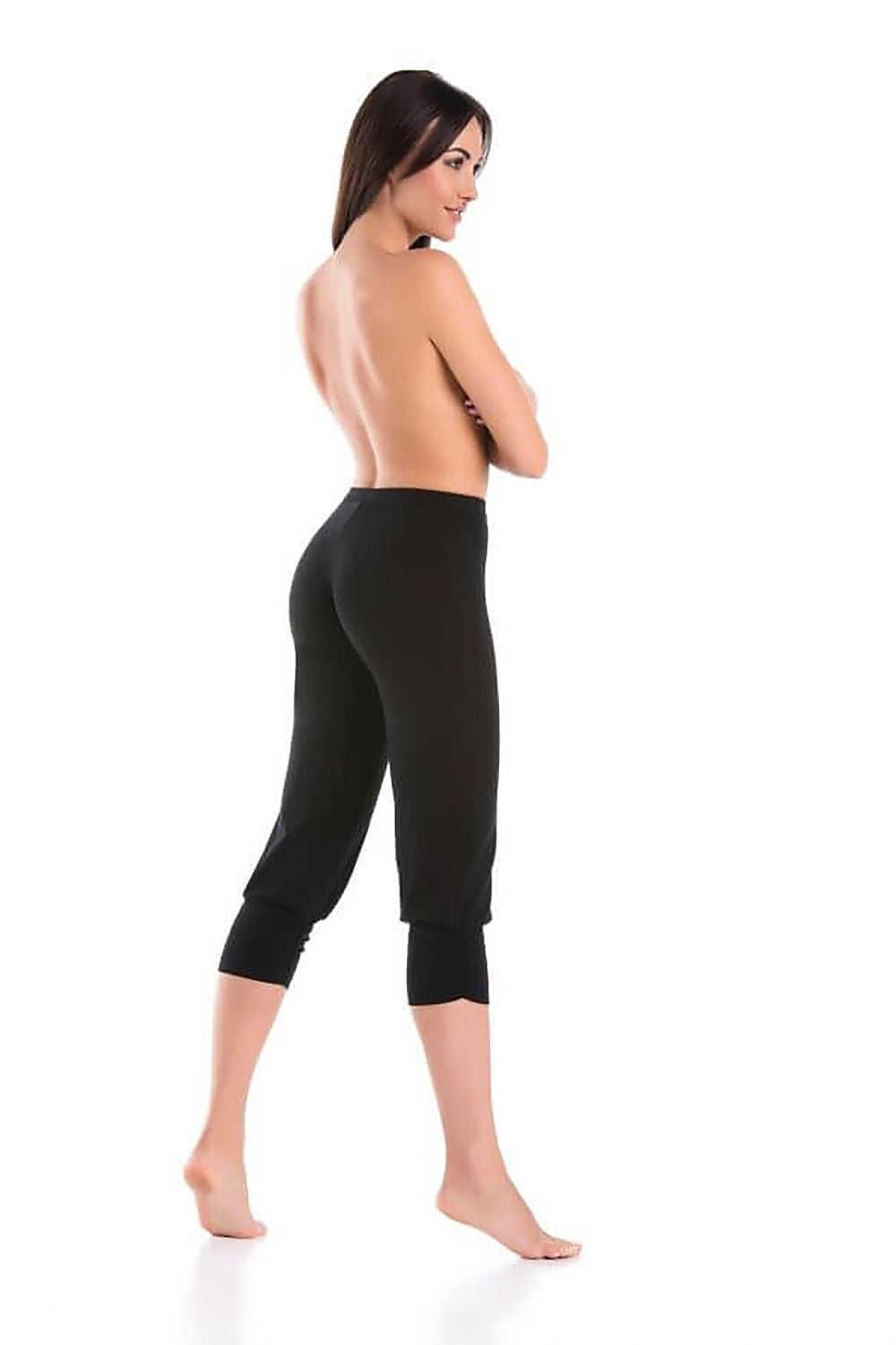 Stylish Teyli Women's Black 3/4 Leggings with a fitted silhouette, ideal for sports and leisure, crafted from high-quality cotton for ultimate comfort.