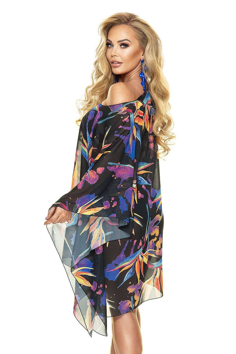 Irall beach tunic displayed elegantly on a model, highlighting its comfortable structure and vibrant patterns, perfect for a chic summer look.